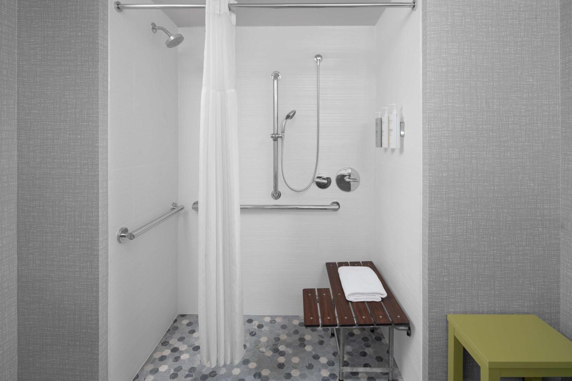 Hampton Inn & Suites Grand Rapids-Airport 28Th St Cascade Bagian luar foto